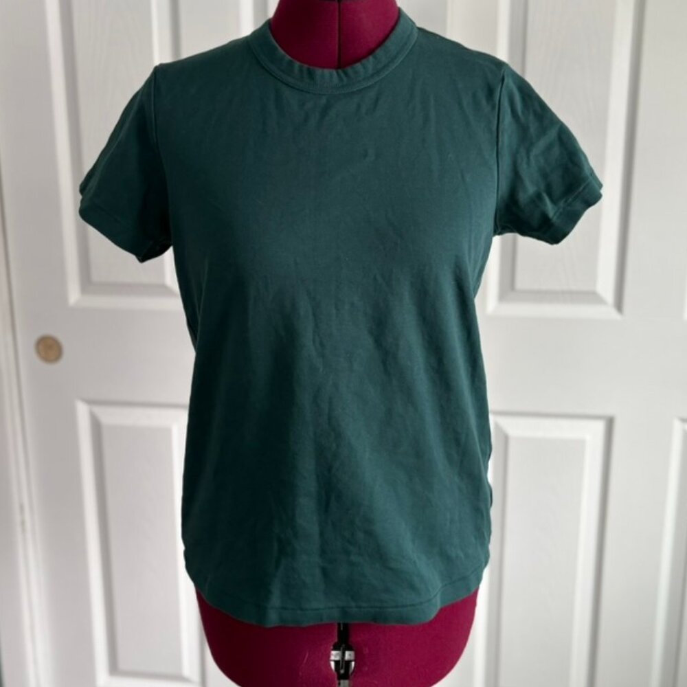 Uniqlo T-Shirt - Size XL Fits like a Medium